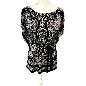 Black and White Cap Sleeve Shirt w Wrap Belt